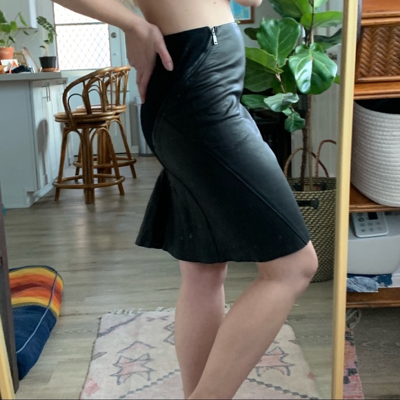 DONATED | Elie Tahari | Black Leather & Wool Skirt - Picture 3 of 7